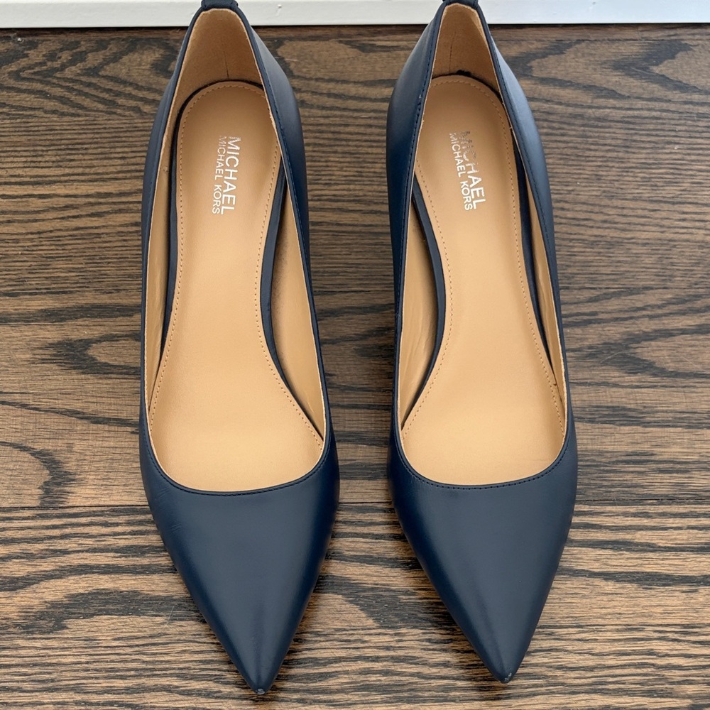 MICHAEL Michael Kors Navy Pointed Heels - Picture 3 of 10